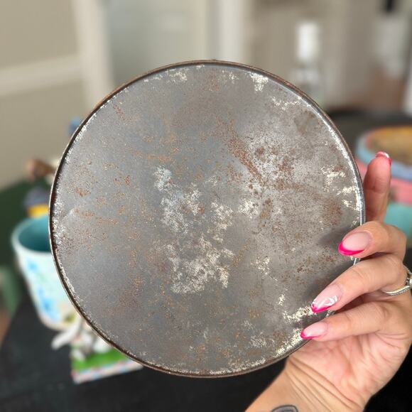 Vintage Charles Wysocki Collectible Tin – Americana Village Scene – Round - Picture 3 of 3